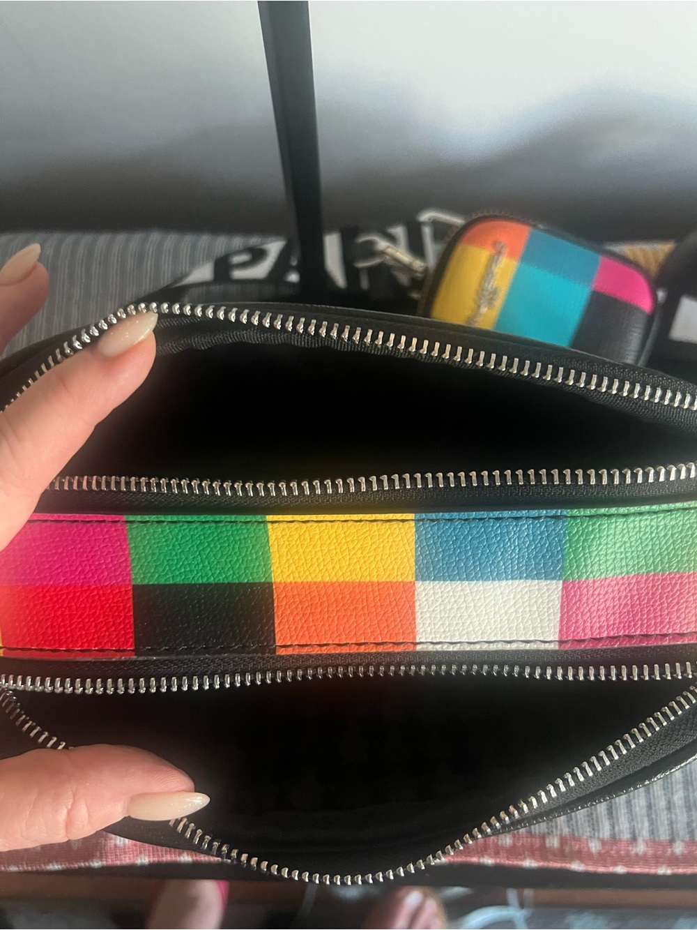 KARL LAGERFELD PARIS Maybelle Camera Crossbody Bag Multicolor Check Combo EUC - Picture 9 of 12